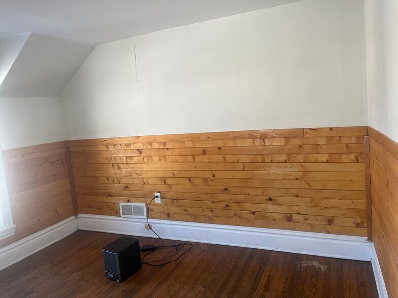 Building Photo - 815 Henry Ave SE