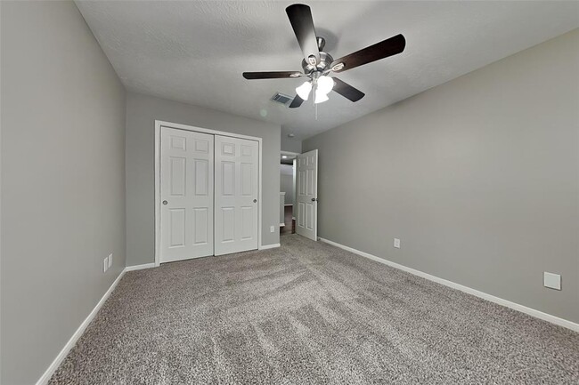Building Photo - 8523 Discus Dr