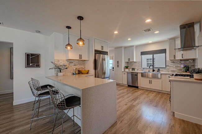 Building Photo - 3914 Somerset Dr