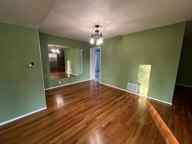 Building Photo - Cozy Home for rent in Tulare