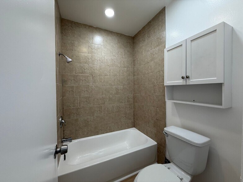 Building Photo - 5461 Kester Ave