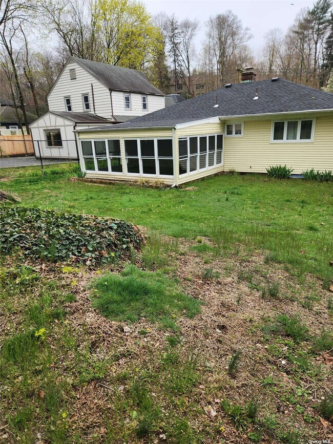 Building Photo - 14 Oakwood Rd