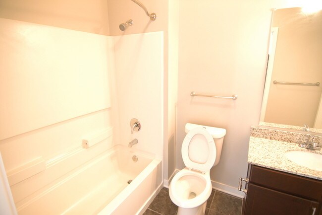 Building Photo - 2 Bedroom in Solo East Condos of Nashville!!