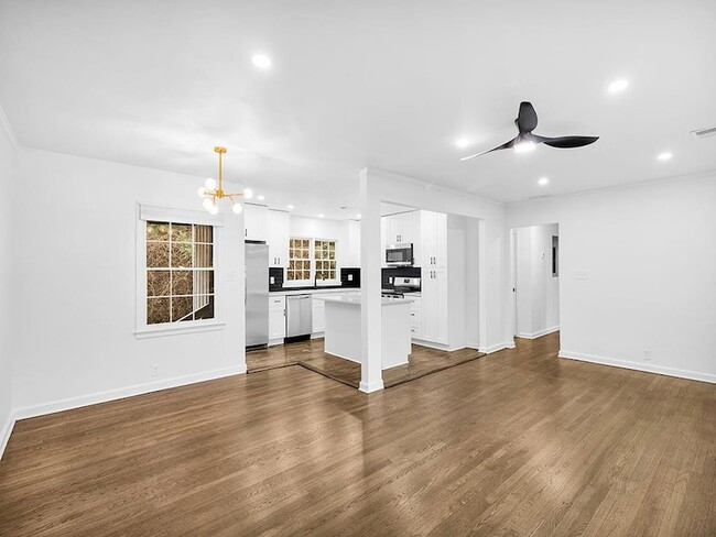 Building Photo - 1253 Dunwoody Ln NE