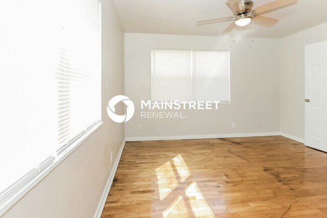 Building Photo - 2 Bedroom Pet-Friendly Home in Lake Worth, FL with Main Street Renewal