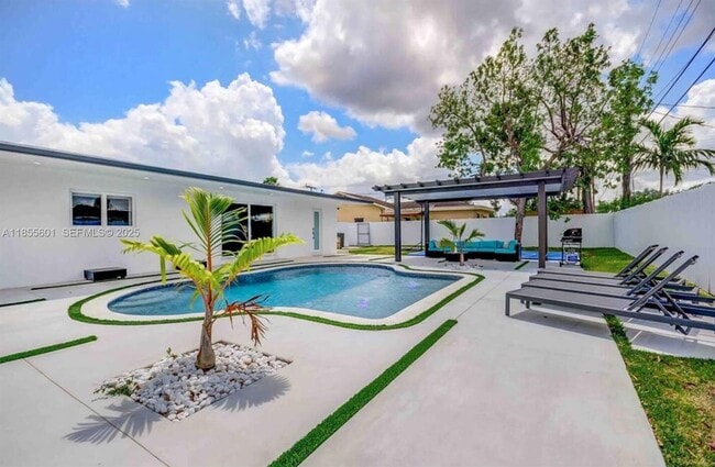 Building Photo - 3530 SW 104th Ave