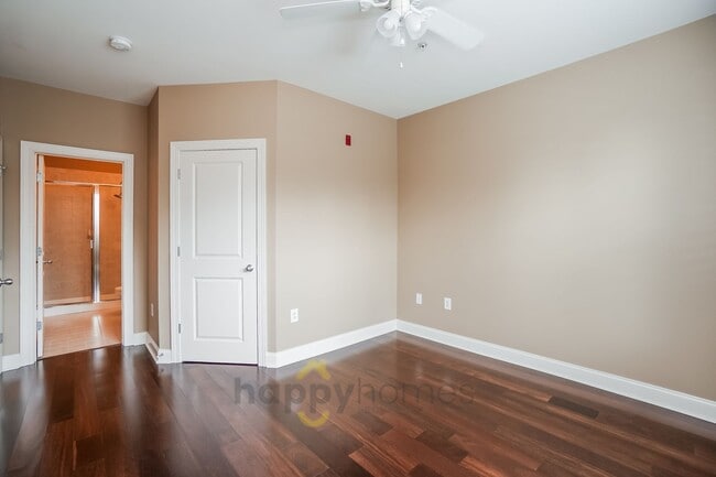 Building Photo - Stunning 2BR/2BA Condo in the Heart of Mt. Pleasant