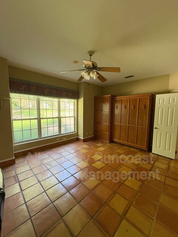 Building Photo - 2600 Lucerne Dr