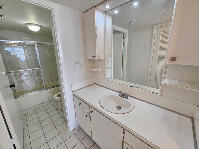 Building Photo - 18031 Biscayne Blvd