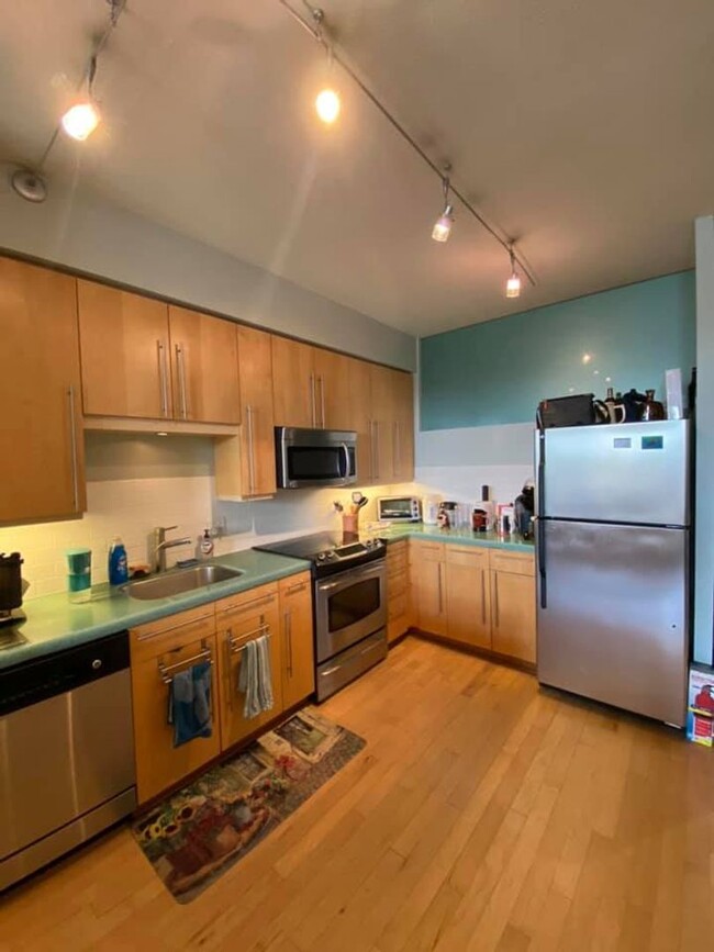 Building Photo - Lovely 1 BR + Den/1 BA Condo in Mount Vern...