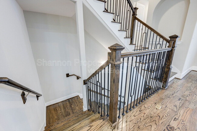 Building Photo - 253 W 27th St