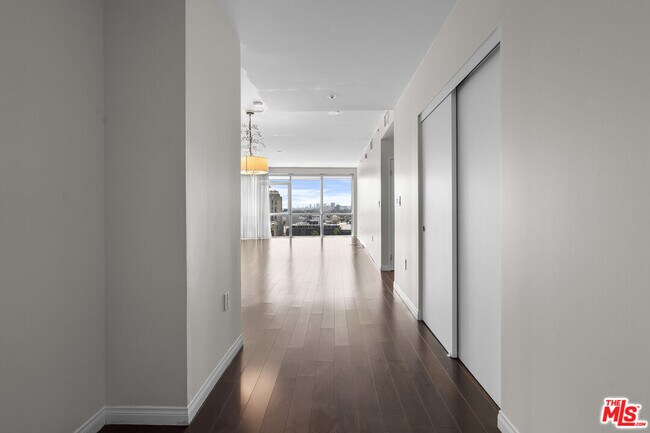 Building Photo - 3785 Wilshire Blvd
