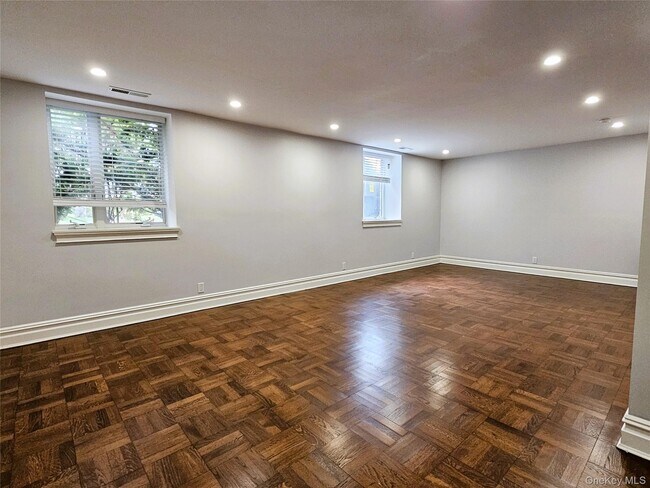 Building Photo - 49 Greenridge Ave