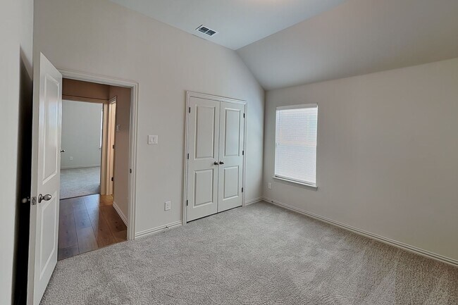 Building Photo - Brand-New Luxury Living in a Prime Fort Worth Location!