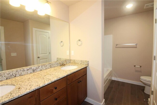 Building Photo - 412 Barbet Dr