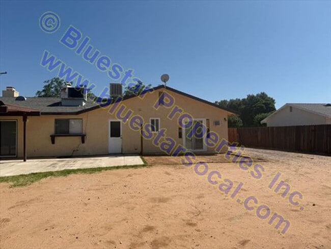 Building Photo - Just Listed in Apple Valley!!!