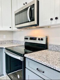 Building Photo - 1330 Maid Marian Ln