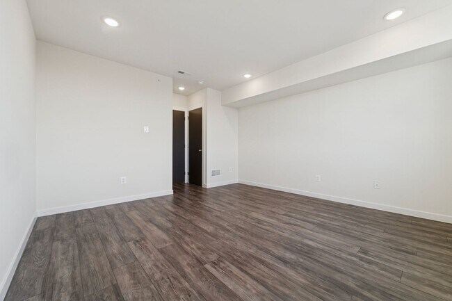 Building Photo - 4276 Parkside Ave