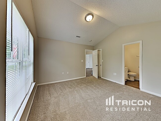 Building Photo - 6530 Lynmont Dr
