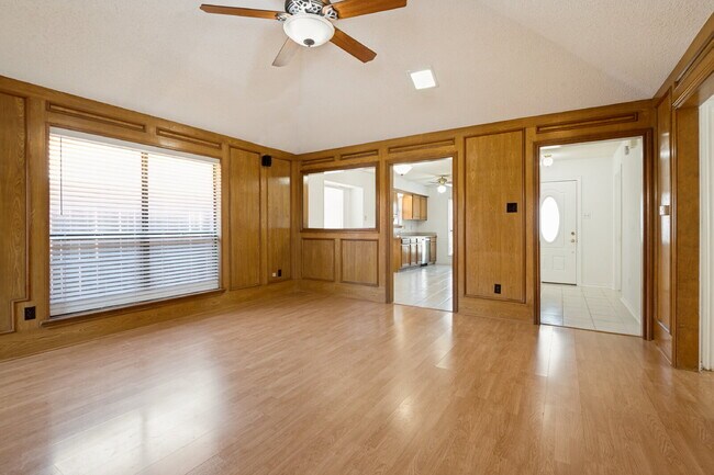 Building Photo - Charming 2BD Home in Far North Dallas