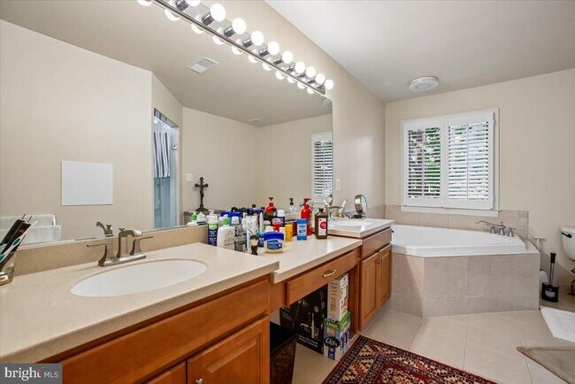 Building Photo - 1309 McLean Crest Ct