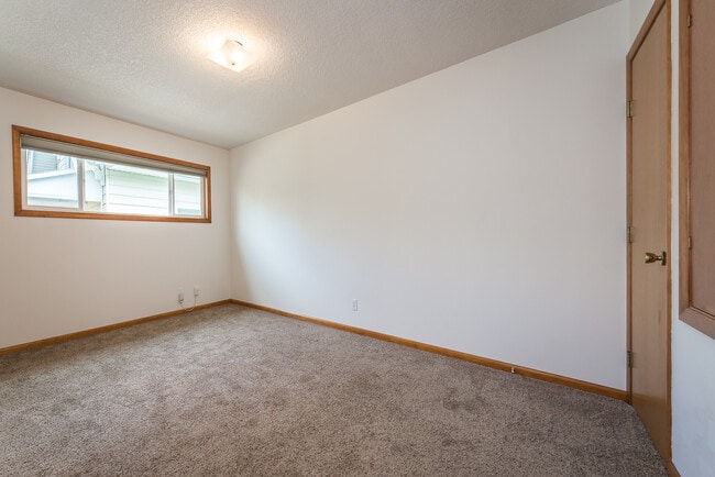 Building Photo - 3387 SE 10th Ave