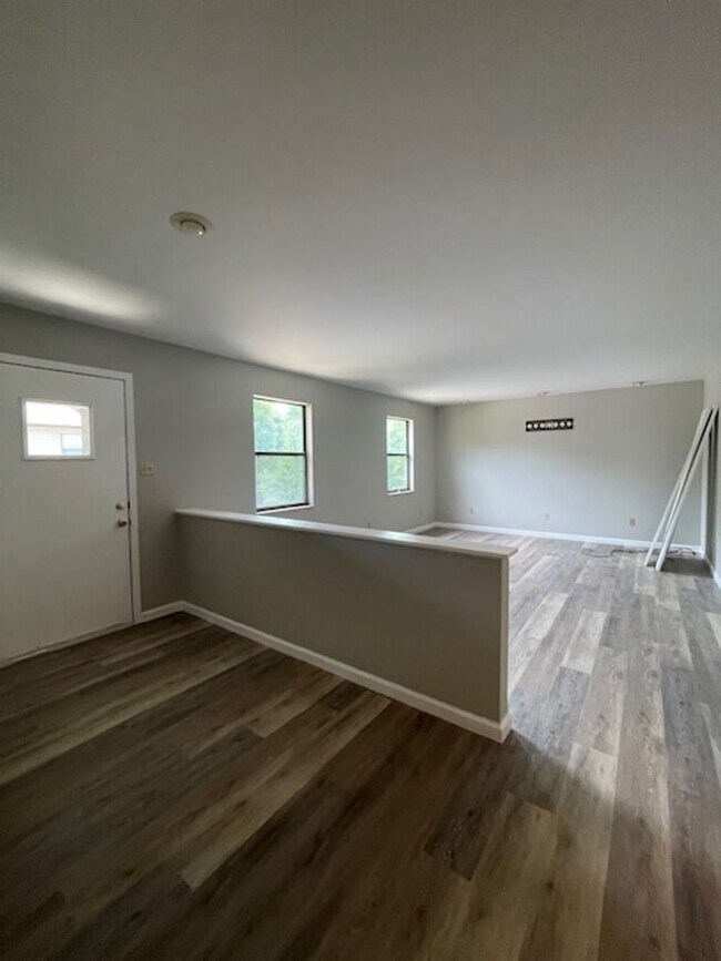 Building Photo - Alcoa City Schools  2 bedroom 2 bath call ...