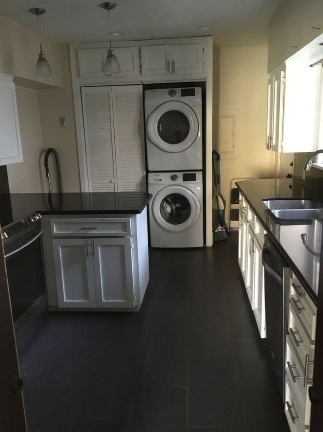 Building Photo - HUMBOLDT STUNNER