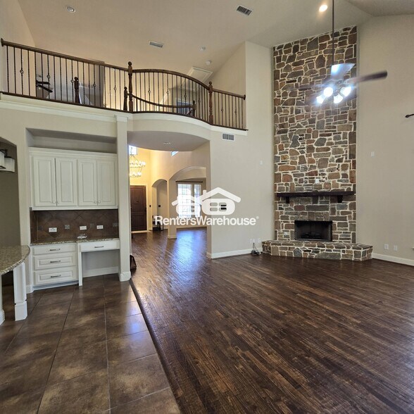 Building Photo - 5529 Bentrose Dr