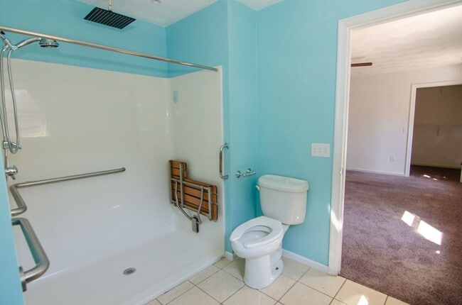 Building Photo - Precious Bungalow Home Rental in Norfolk!