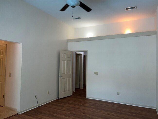 Building Photo - 3215 Bluebonnet Meadows Ln