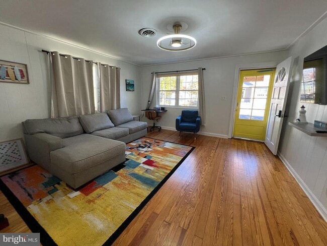 Building Photo - 710 Garfield Ave