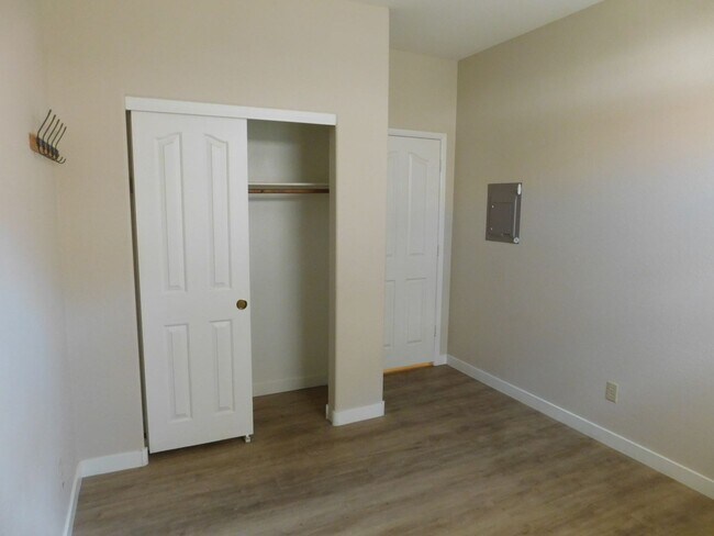 Building Photo - Gorgeous 3 bedroom condo with a 2 car garage! Tons of upgrades*Southwest*Gated community*