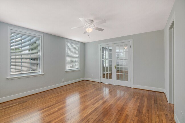 Building Photo - 4618 Avenue S 1/2