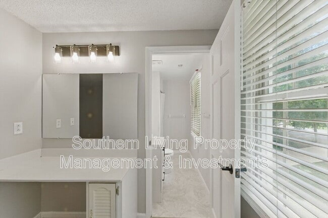 Building Photo - 7016 Wannamaker Ln