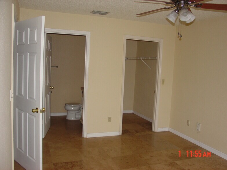 Building Photo - 2550 N Alafaya Trl