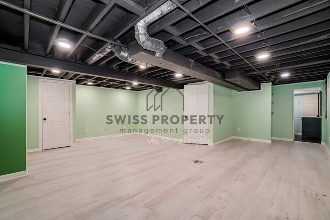 Building Photo - 2212 Kingsglen Dr