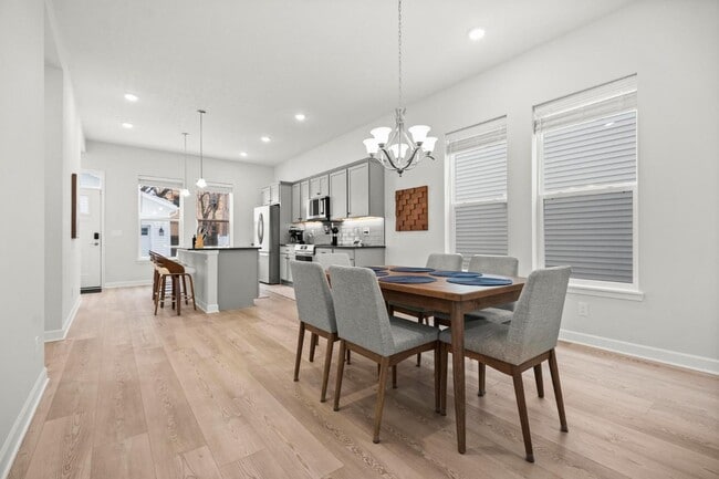 Building Photo - 2273 E 100th St