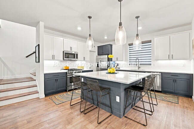 Building Photo - "Discover Spacious Elegant House in Morrison!