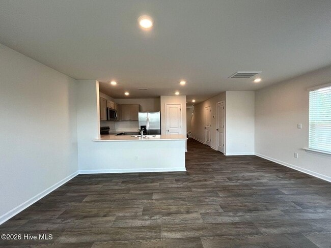 Building Photo - 201 Maddox Dr