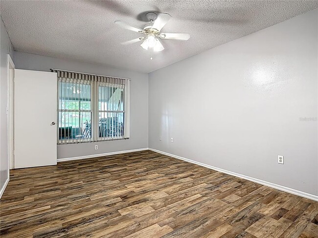 Building Photo - 571 Hunter Cir