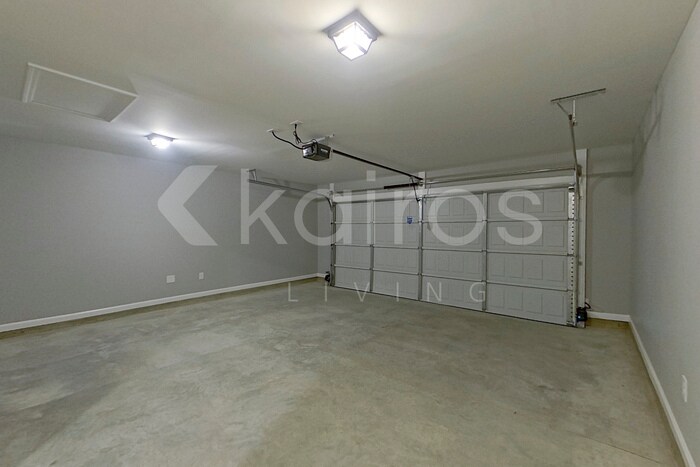 Building Photo - 664 June St