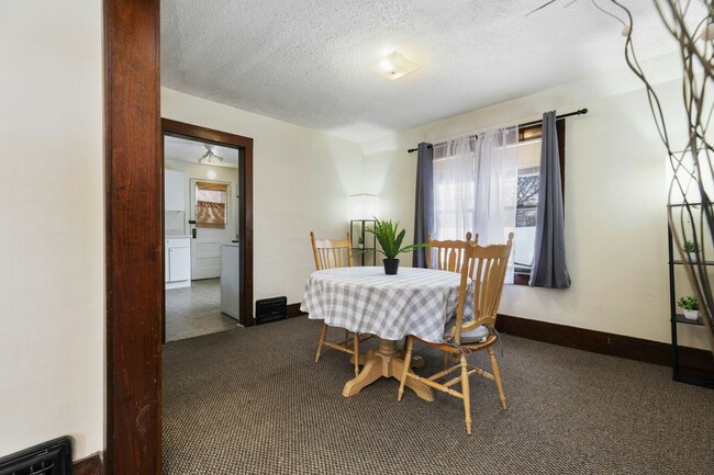 Building Photo - 511 S 3rd St