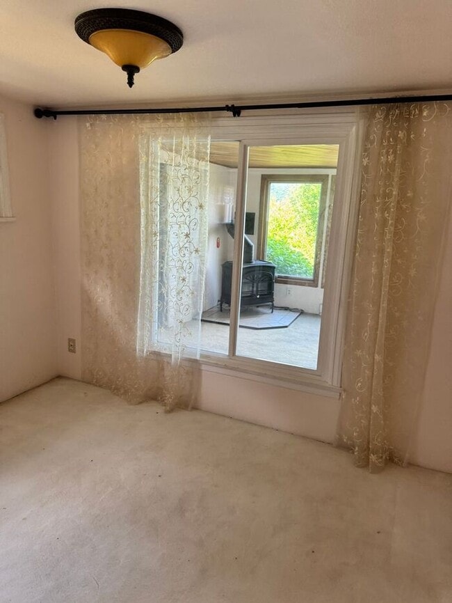 Building Photo - Gravelly Lake Waterfront 4 Bedroom Home in...