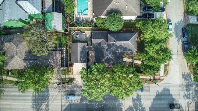 Building Photo - 2530 Wordsworth St