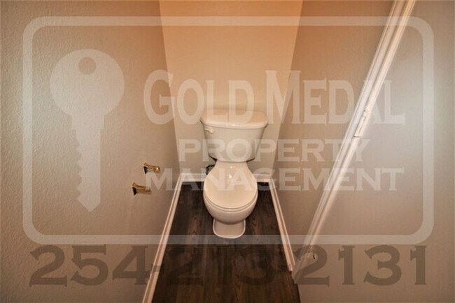 Building Photo - Charming Cove Living on Ave E! 401 W Ave E, Unit C