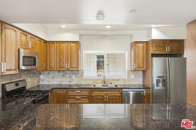 Building Photo - 11218 Camarillo St