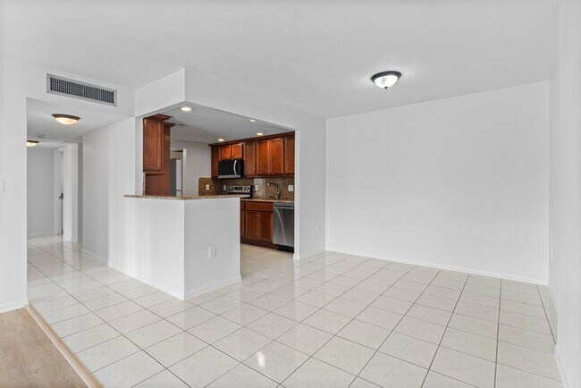 Building Photo - 951 De Soto Rd