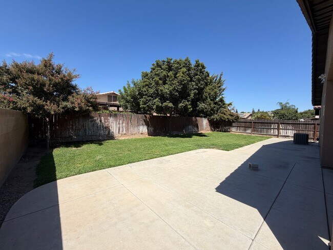 Building Photo - 5867 E Laurite Ave