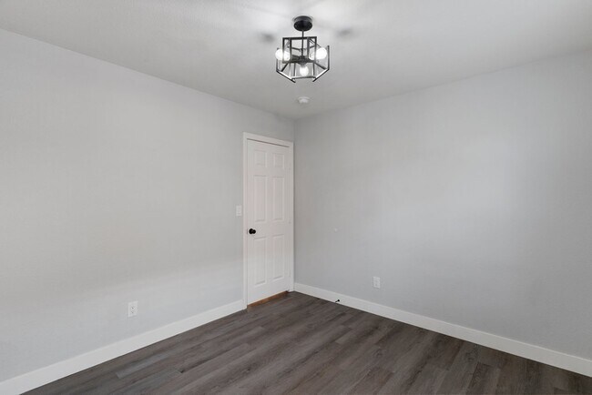 Building Photo - 6924 Ghost Ranch Ave